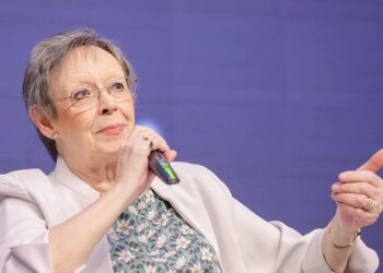 ‘Khó có thuốc chữa khỏi HIV hoàn toàn’