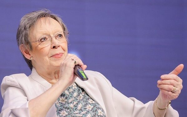 ‘Khó có thuốc chữa khỏi HIV hoàn toàn’