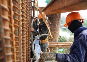 Doanh nghiệp hạ tầng vẫn ngập trong nợ nần