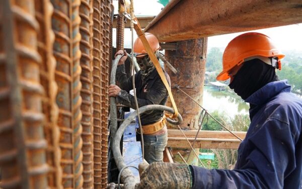 Doanh nghiệp hạ tầng vẫn ngập trong nợ nần