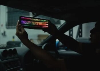 Kiếm cả triệu đô từ bán decal giá rẻ của cậu sinh viên 21 tuổi