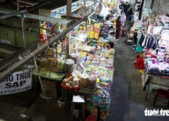 Chợ ở TP.HCM đìu hiu, tiểu thương đóng cửa, bỏ sạp ngay mùa mua sắm