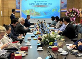 Triển khai các nghiên cứu về HIV/AIDS và các bệnh truyền nhiễm mới nổi