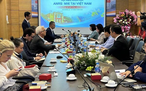 Triển khai các nghiên cứu về HIV/AIDS và các bệnh truyền nhiễm mới nổi