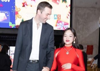 Lan Phương cực quyến rũ mang bụng bầu 6 tháng đi ra mắt phim cùng chồng