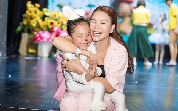 Trà Ngọc Hằng muốn tạo cơ hội cho con gái tiếp xúc với nghệ thuật