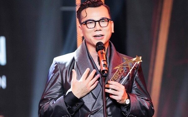 Kiếng Cận được vinh danh Nhiếp ảnh gia cống hiến của năm 2023