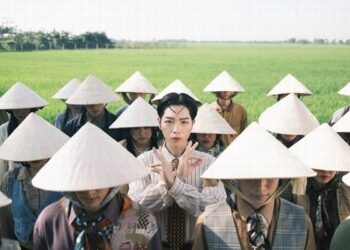 Đức Phúc bất ngờ cầu hôn Thùy Tiên sau khi ‘đi chùa cầu duyên’