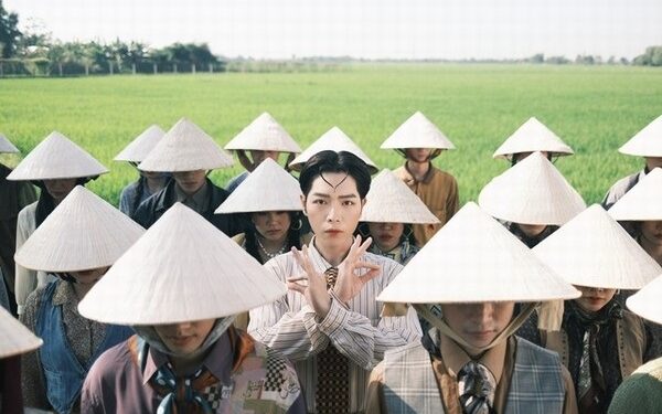 Đức Phúc bất ngờ cầu hôn Thùy Tiên sau khi ‘đi chùa cầu duyên’