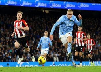 Haaland phá dớp trước Brentford, sánh ngang kỷ lục của Harry Kane