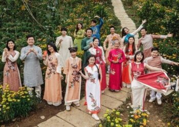 Lý Hải và dàn sao phim ‘Lật mặt 7’ tung ảnh đón xuân