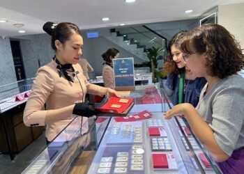 ‘Bốc hơi’ tới 1,3 triệu đồng/lượng, người mua vàng Thần Tài sáng nay đã lỗ