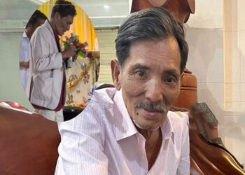 Thương Tín hát đám tiệc mưu sinh, hạnh phúc được khán giả tặng tiền