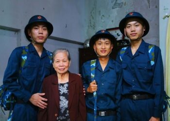 3 anh em ruột viết đơn tình nguyện nhập ngũ: ‘Bà ngoại tự hào về các cháu’