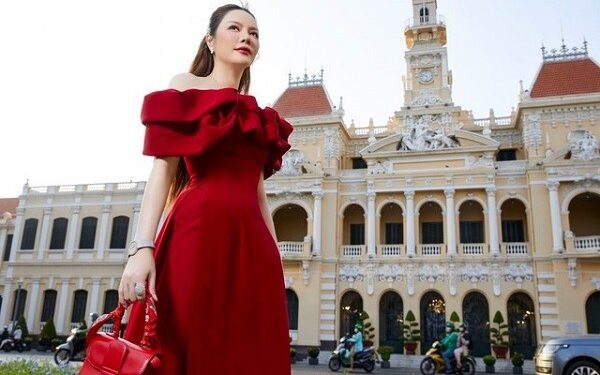 Lý Nhã Kỳ mang ”sương sương’ 10 tỉ kim cương xuống phố