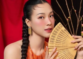 Á hậu Hoàng Oanh khoe lưng trần quyến rũ, nhan sắc đậm nét Á Đông trong bộ ảnh Tết Giáp Thìn