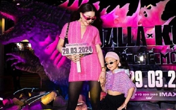 Trà Ngọc Hằng dẫn con gái Sophia đi xem ‘Godzilla x Kong’
