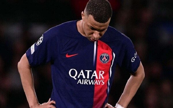 Mbappe bị công kích