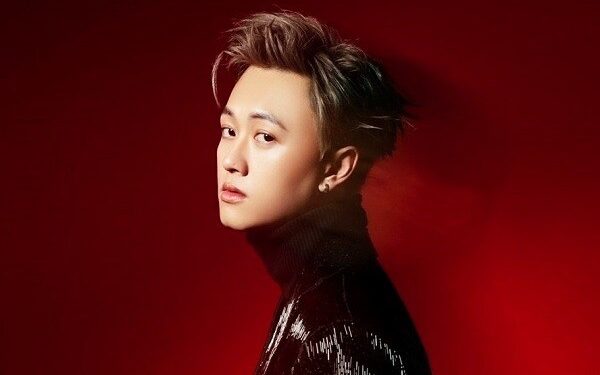 ‘Tân binh’ Johnny Dương ra mắt MV ‘Sao phải khóc’
