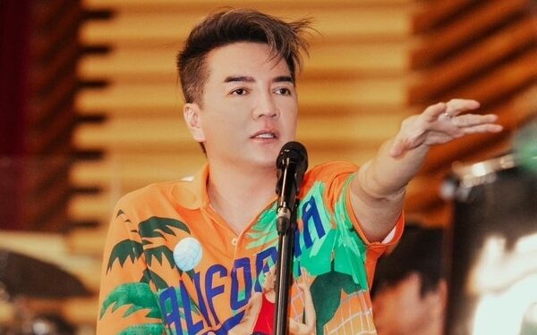 Sở Văn hóa Thể thao Hà Nội yêu cầu Đàm Vĩnh Hưng nghiêm khắc vấn đề trang phục