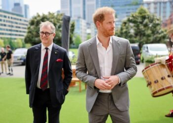 Vua Charles từ chối gặp Harry