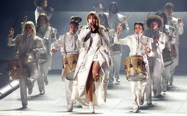 Hình ảnh phản cảm tại “Eras Tour” của Taylor Swift