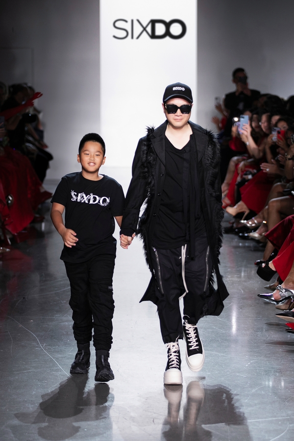 51. The fashion designer Do Manh Cuong and his son Nhim