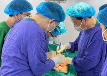 Nguy kịch vì từ chối chữa u buồng trứng, tự uống thuốc ‘truyền miệng’