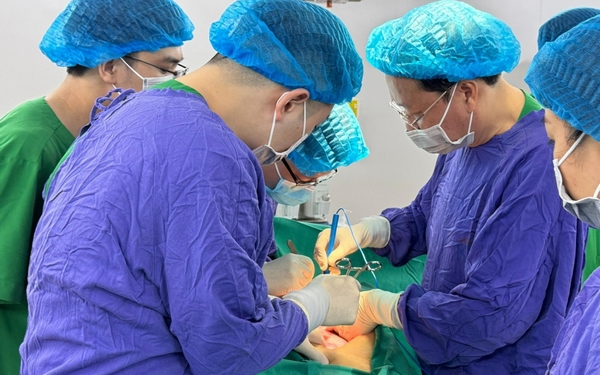 Nguy kịch vì từ chối chữa u buồng trứng, tự uống thuốc ‘truyền miệng’