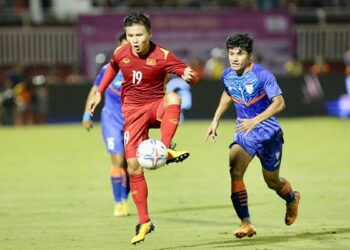 HLV Kim Sang-sik và ‘chiếc áo’ không quá khổ