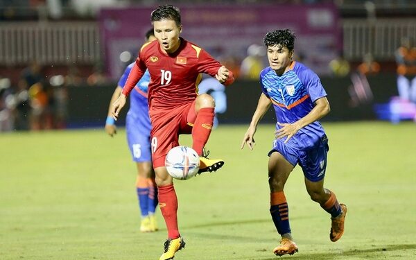 HLV Kim Sang-sik và ‘chiếc áo’ không quá khổ