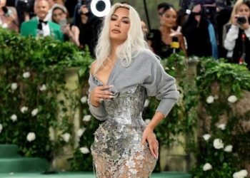 Vòng eo ‘gây sốc’ của Kim Kardashian tại Met Gala có được là nhờ thói quen này