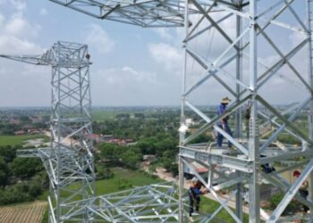 Thanh Hóa: Công nhân đội nắng thi công đường dây 500KV mạch 3