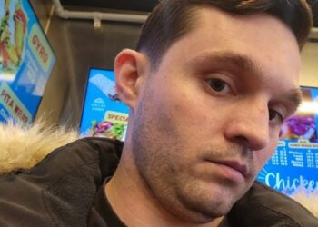 Mẹ của binh sĩ Mỹ bị bắt ở Nga nghi con trai bị bạn gái ‘gài bẫy’