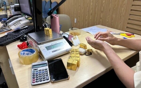 12.300 lượng vàng trúng thầu, SJC giảm còn 90 triệu đồng/lượng