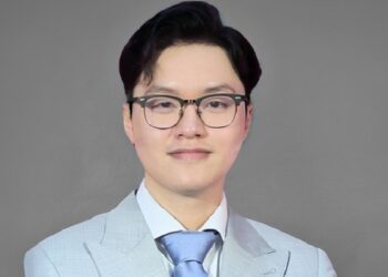 Giúp 30 sinh viên khởi nghiệp huy động được 3,5 triệu USD, chàng trai Việt lọt danh sách 30 Under 30 châu Á, mới 22 tuổi đã là trợ lý Phó giám đốc điều hành toàn cầu VinFast