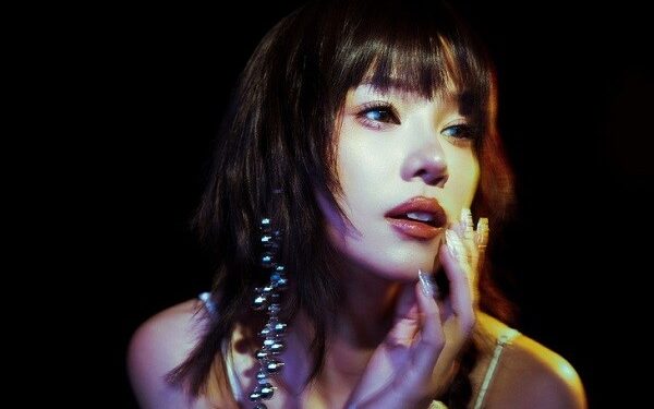 Hoàng Yến Chibi đạt thành tích khủng với EP ‘Duyệt’