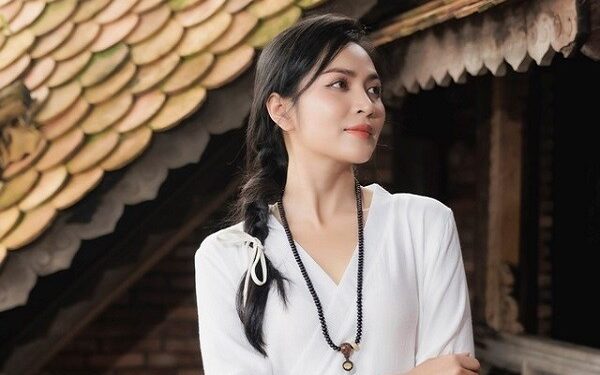 Ca sĩ Duyên Quỳnh: Phật pháp giúp tôi giữ tâm thiện, vượt qua cám dỗ showbiz