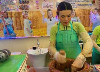 Nhiều hàng quán ‘hot’ tại TPHCM đóng cửa: Mặt bằng đắt đỏ, khó trụ lại?