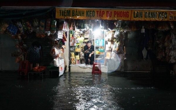 Người bán trong chợ Thủ Đức: ‘Tim đập mạnh’ mỗi khi thấy nước mưa