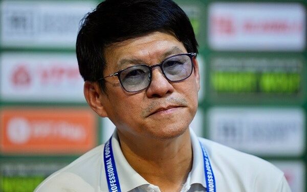 HLV Vũ Tiến Thành: ‘HAGL đang nỗ lực trụ hạng lại bị cướp bàn thắng’