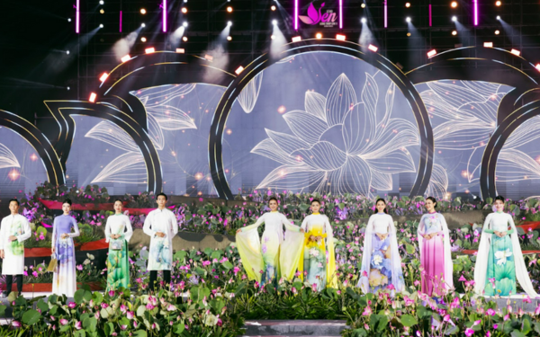 Những nàng Hậu tạo nên ‘Bản giao hưởng’ tại lễ hội Sen Đồng Tháp