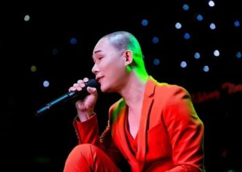 Nathan Lee hát 35 ca khúc với 4 thứ tiếng trong mini show ‘Yêu thương quay về’