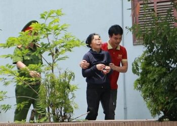 Vụ cháy nhà trọ 14 người chết: Những tiếng khóc nấc gọi người thân trong vô vọng