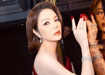 Lý Nhã Kỳ diện trang sức 2 tỷ đồng: ‘Tôi phải mua đến 5 két sắt mới đựng hết kim cương trong nhà’