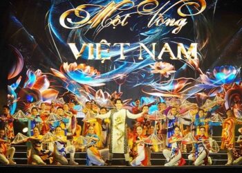 Đan Trường khiến người xem ‘nổi da gà’ khi hát ‘Một vòng Việt Nam’