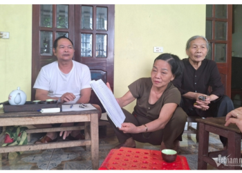 Bà giáo hàng xóm thông báo vỡ hụi, góa phụ bật khóc tại trụ sở UBND xã