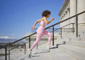 Leo cầu thang mỗi ngày – bí quyết giúp tăng tuổi thọ và bảo vệ sức khỏe tim mạch