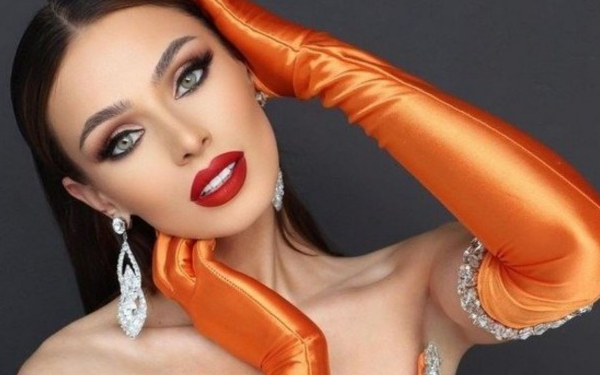 Điểm bất thường trong tâm thư từ bỏ danh hiệu của Hoa hậu Mỹ