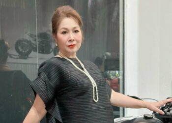 Hồng Vân khoe dáng bên xe phân khối lớn, Trương Ngọc Ánh gầy sọp